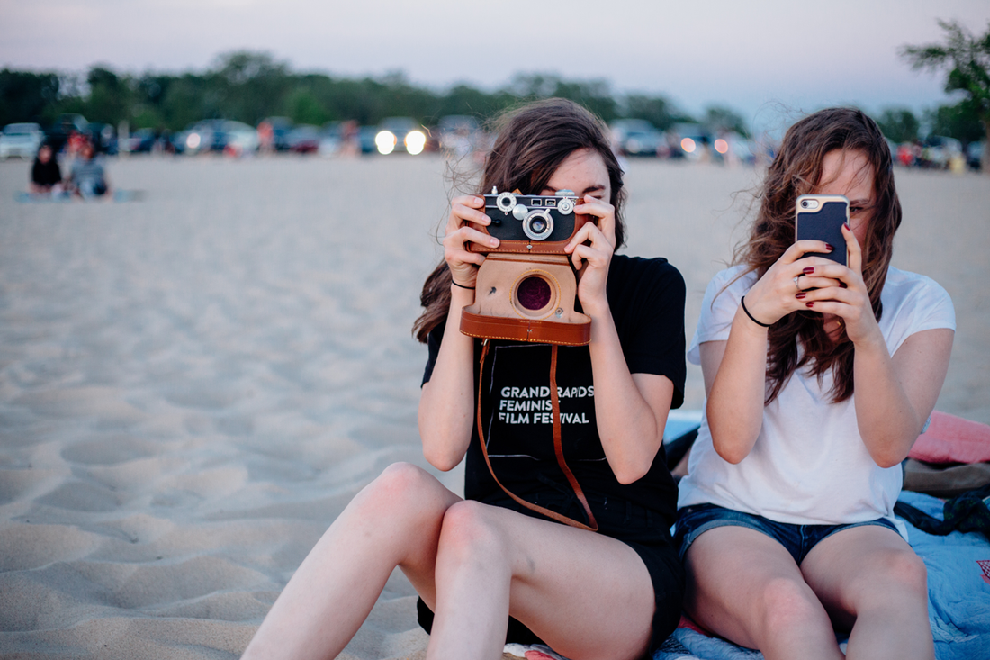 5 Ways To Make New Friends While Traveling