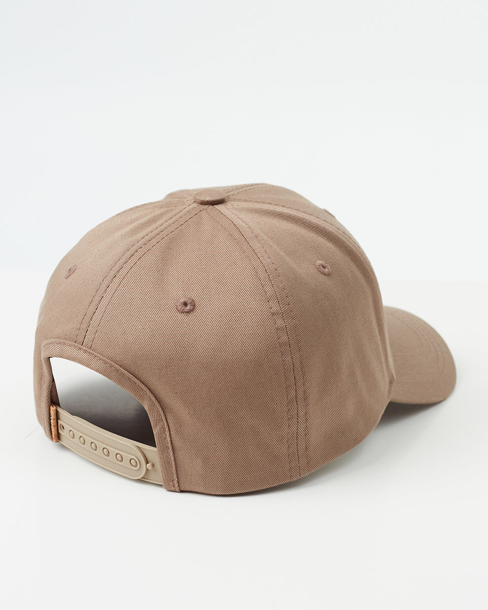 Brown-Peru-llama-graphic-baseball-cap